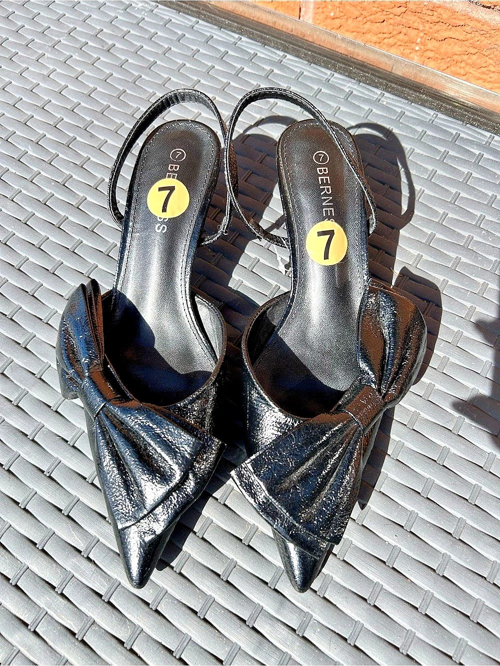 Berness Carey Patent Slingback Kitten Heels with Bow Detail Size 7